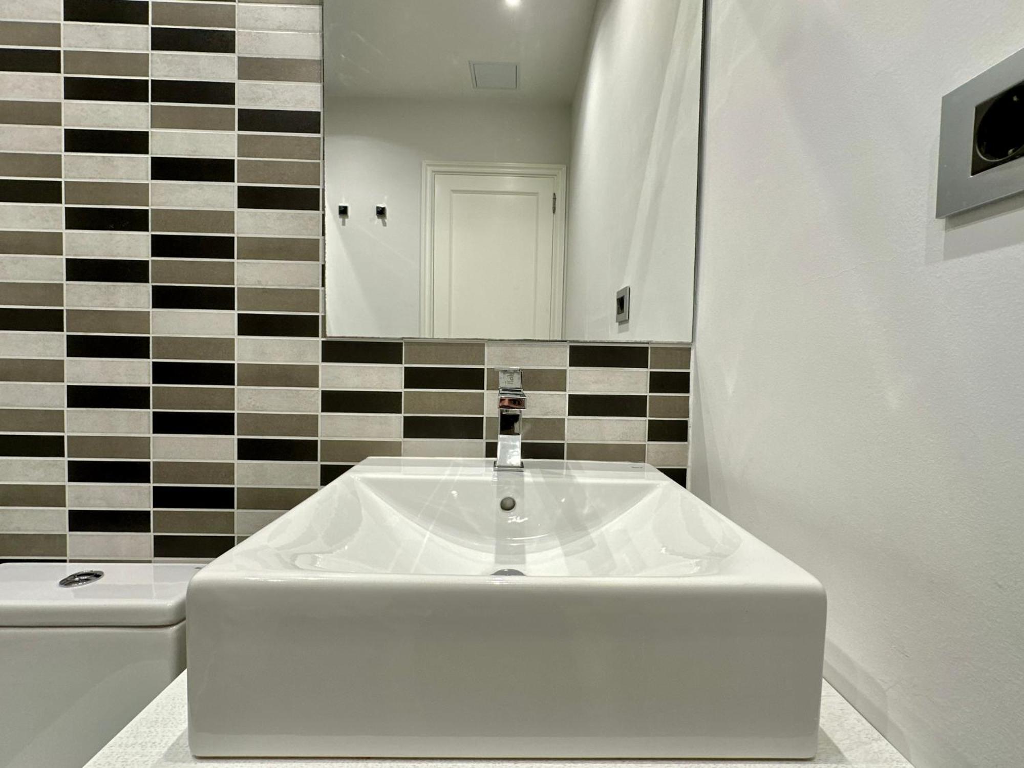 Hostiguest Coliving Leon Y Castillo Las Palmas de Gran Canaria Exteriör bild